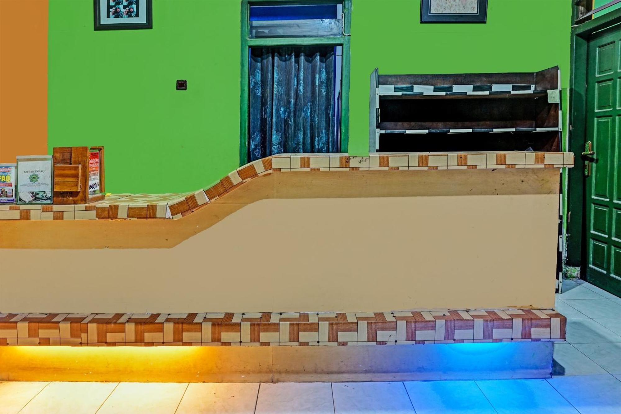Oyo 91697 Nyaman Homestay Syariah Pare ภายนอก รูปภาพ