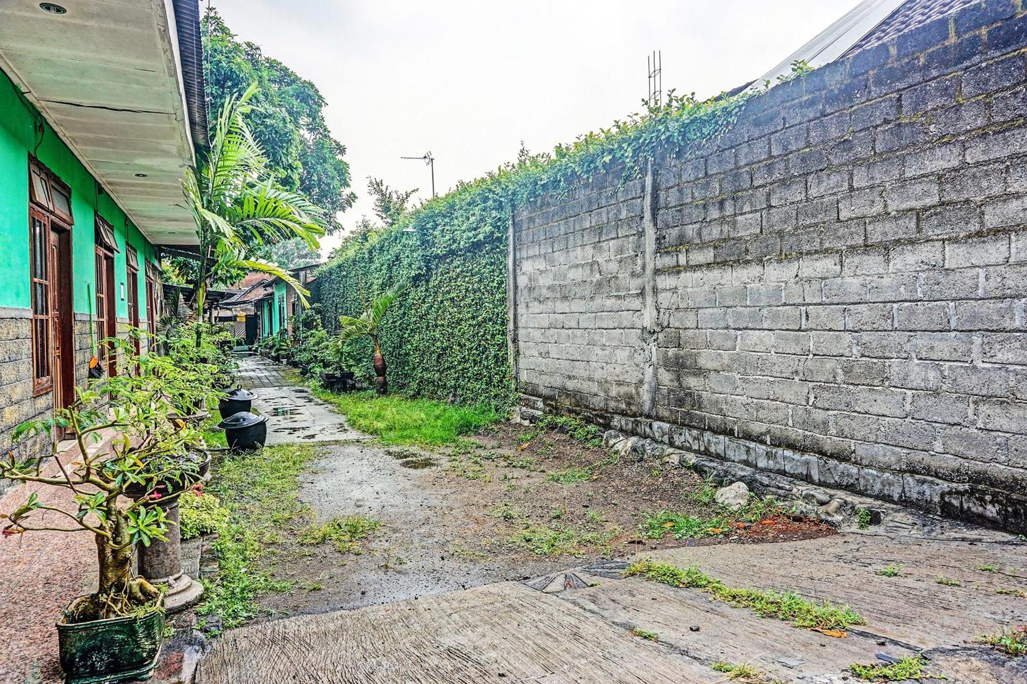 Oyo 91697 Nyaman Homestay Syariah Pare ภายนอก รูปภาพ