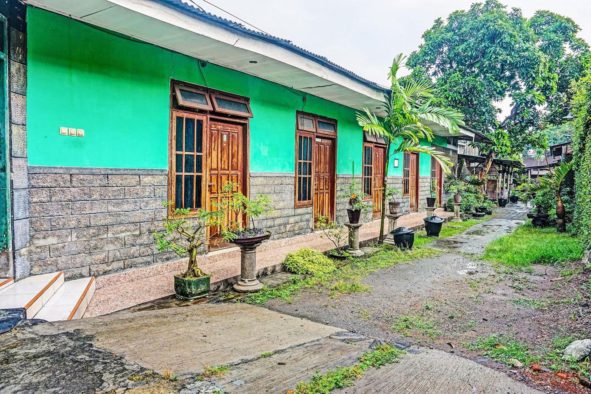 Oyo 91697 Nyaman Homestay Syariah Pare ภายนอก รูปภาพ