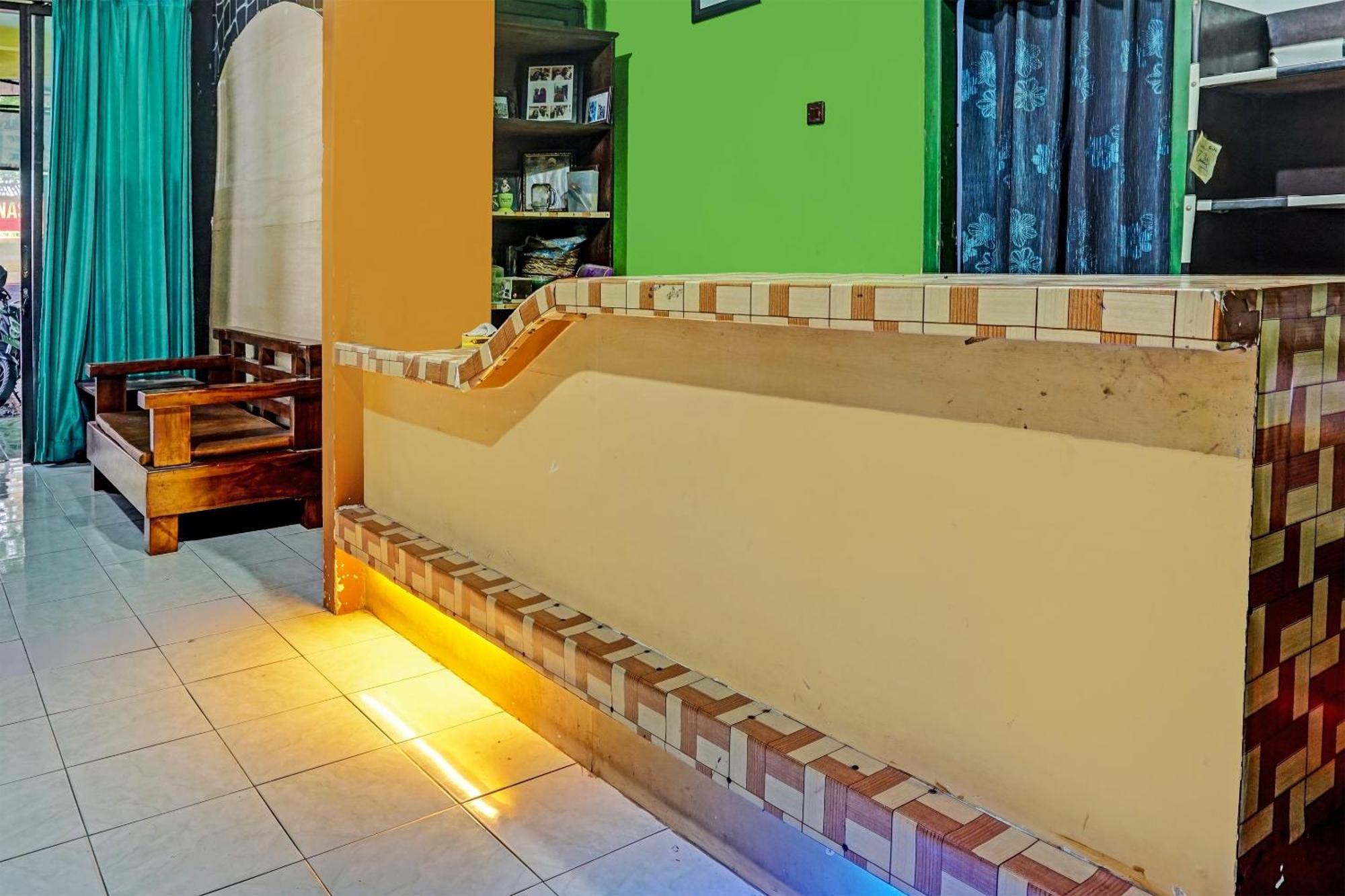 Oyo 91697 Nyaman Homestay Syariah Pare ภายนอก รูปภาพ