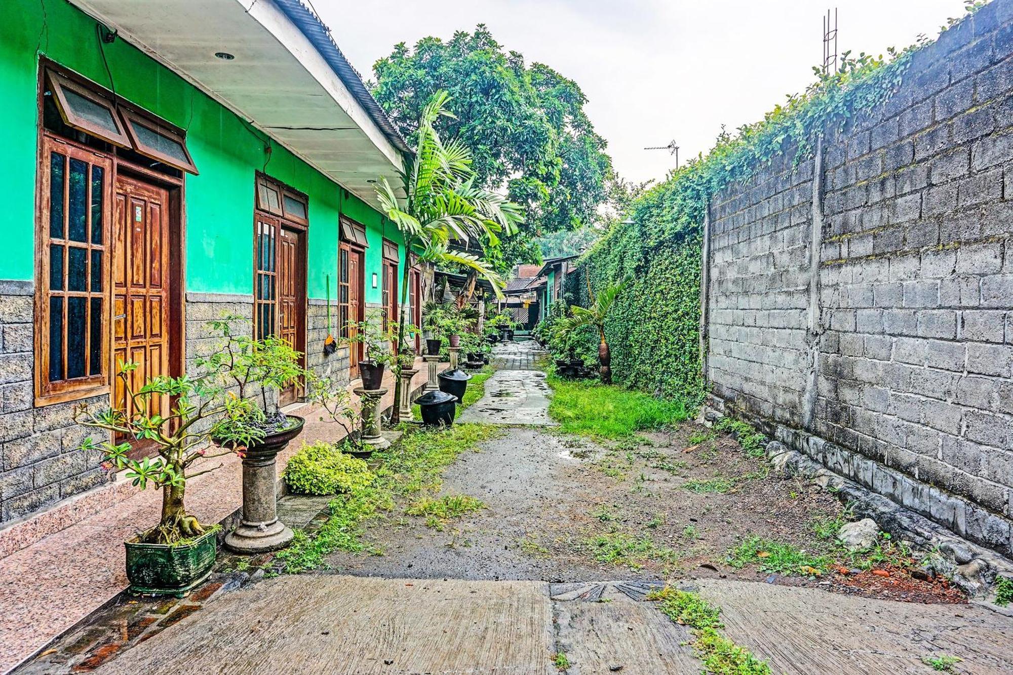 Oyo 91697 Nyaman Homestay Syariah Pare ภายนอก รูปภาพ